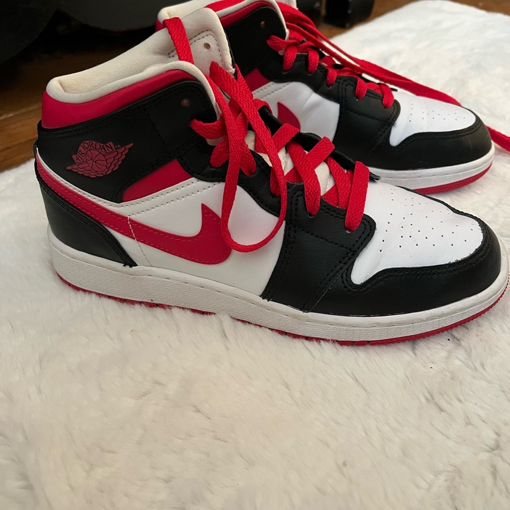 Nike Air Jordan Black Red Sneakers